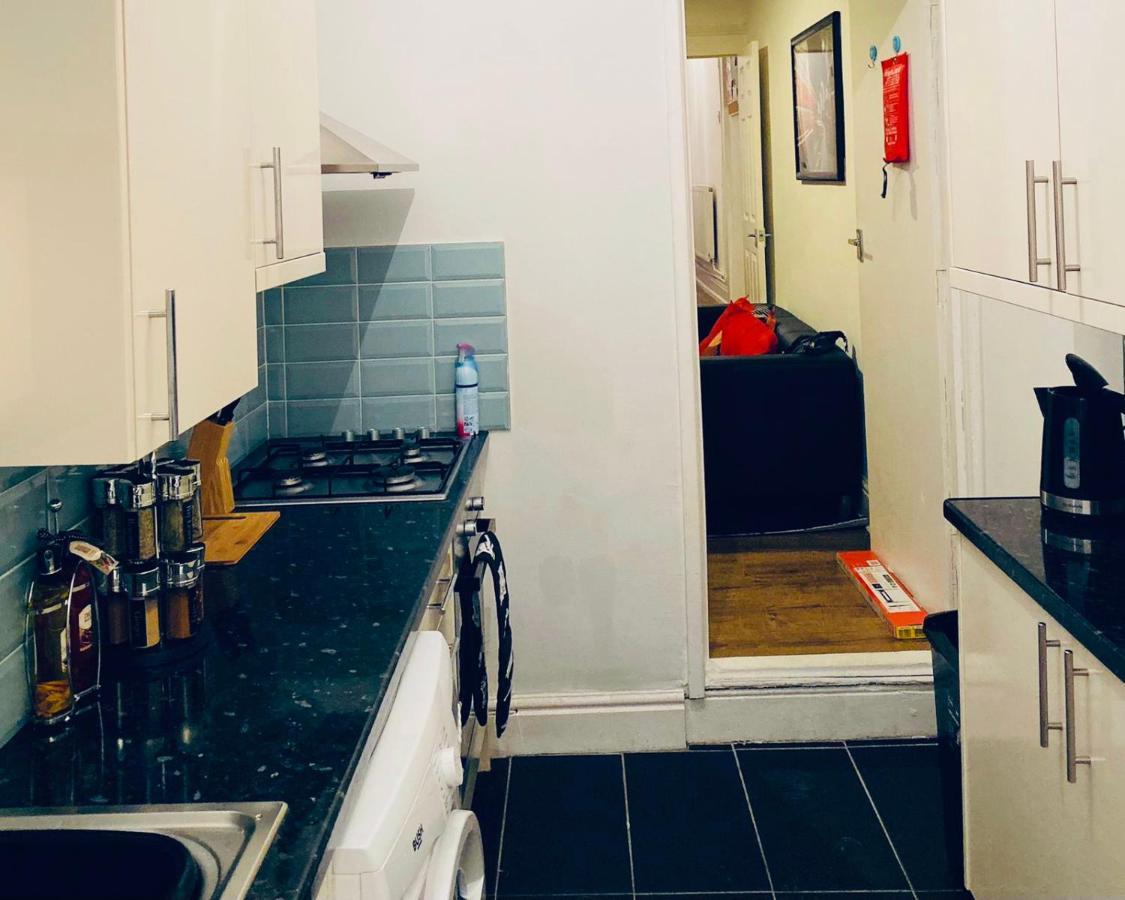 Spacious Four Bedroom Home 3 Bathrooms - Coventry Exterior photo