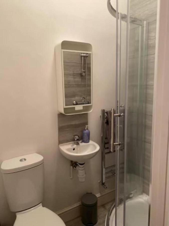 Spacious Four Bedroom Home 3 Bathrooms - Coventry Exterior photo