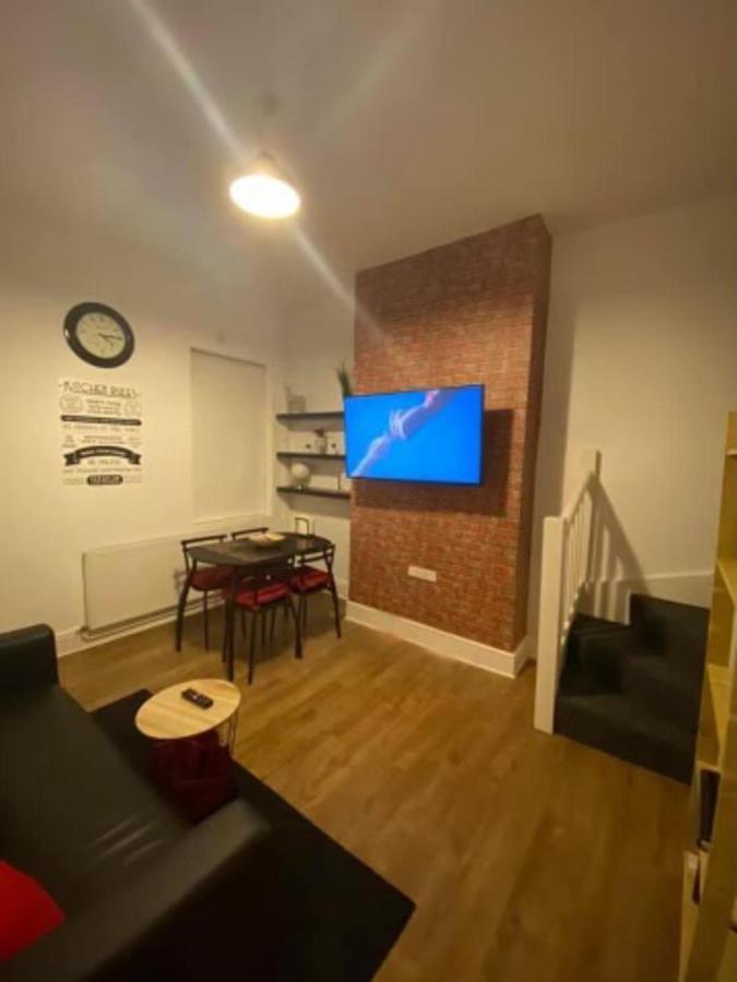 Spacious Four Bedroom Home 3 Bathrooms - Coventry Exterior photo
