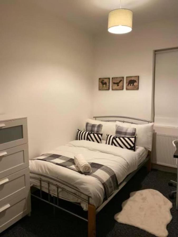 Spacious Four Bedroom Home 3 Bathrooms - Coventry Exterior photo